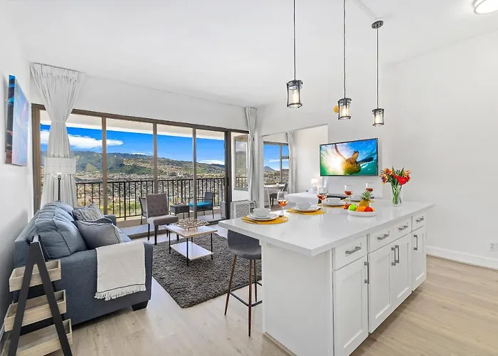Fully Renovated 1Br With King Bed, Great Mountain Views, And Free Parking!