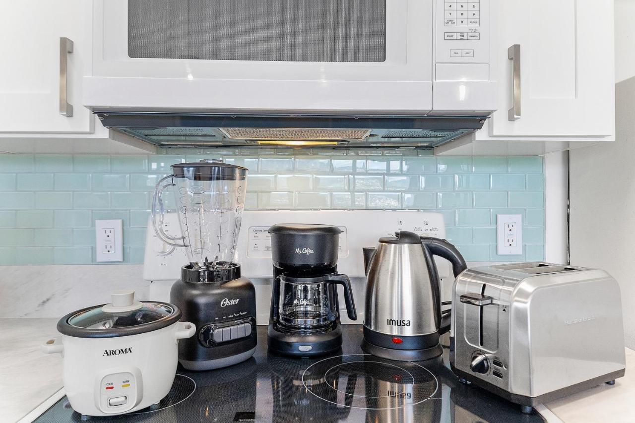 Fully Renovated 1br With King Bed, Great Mountain Views, And Free Parking! *