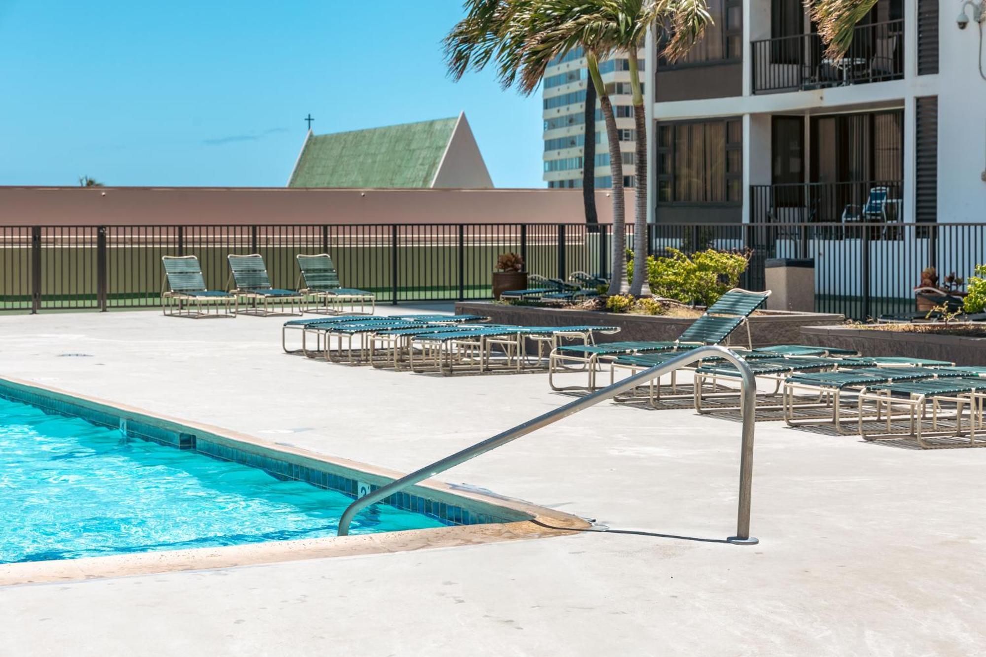 Fully Renovated 1br With King Bed, Great Mountain Views, And Free Parking! *